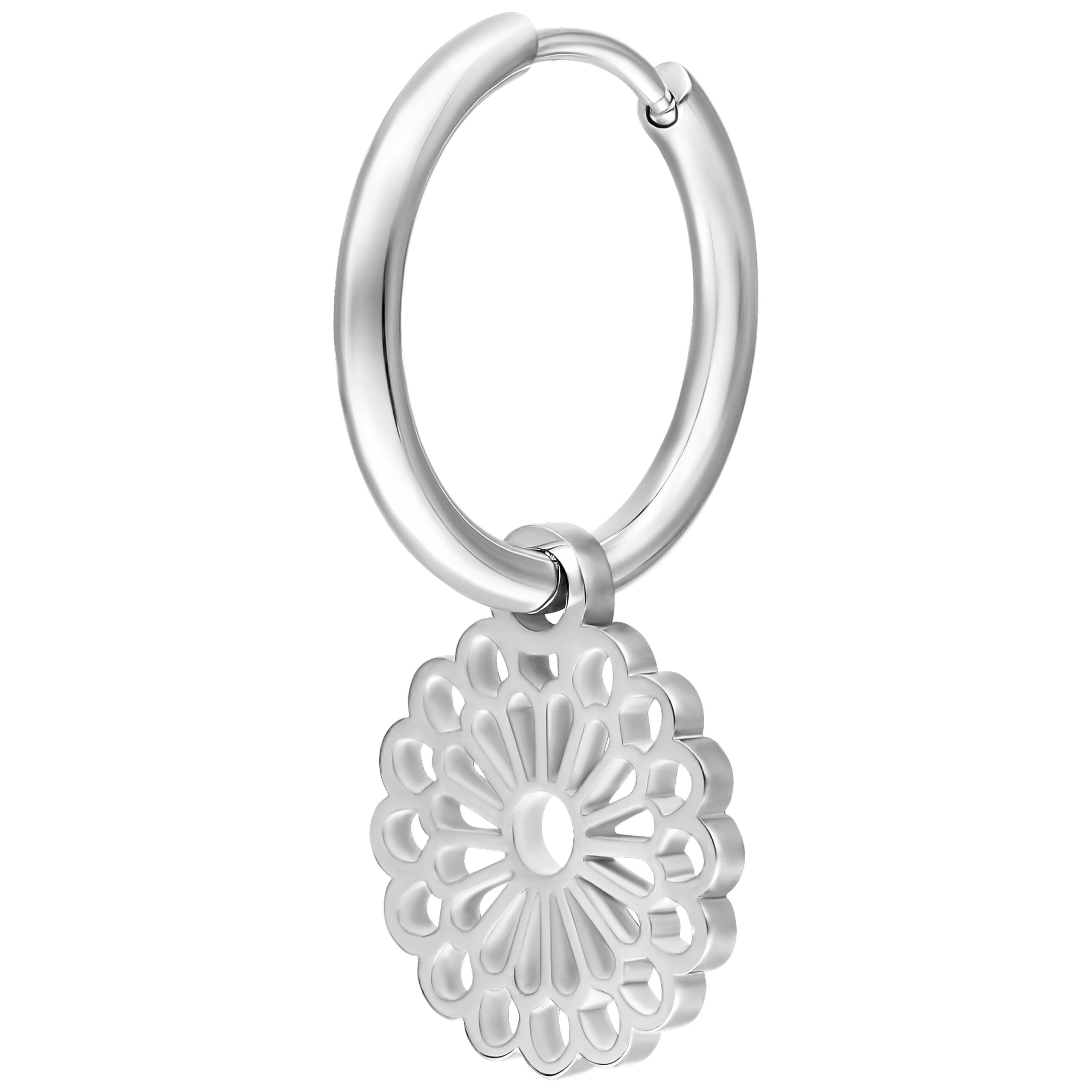 Silberne Mandala Creolen aus Chirurgenstahl Silberne Creole mit Mandala-Anhänger aus Chirurgenstahl auf weißem Hintergrund