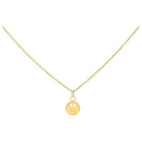Goldene Smiley Kette aus Chirurgenstahl Goldene Kette mit Smiley-Anhänger auf weißem Hintergrund