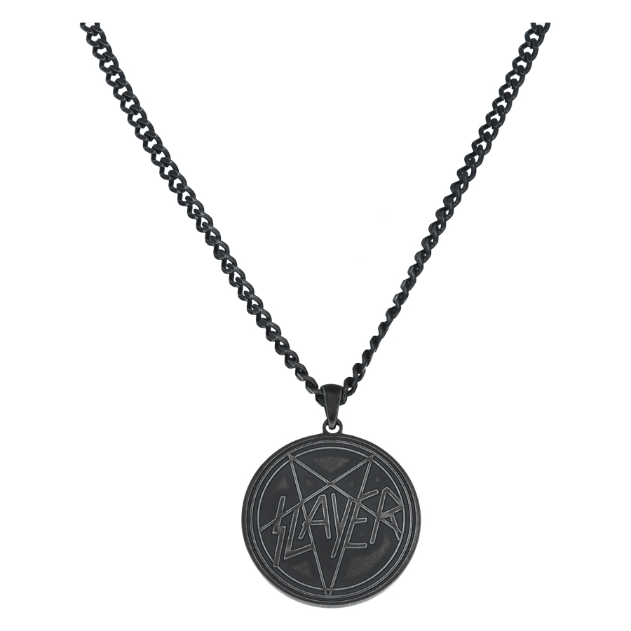 Schwarze Slayer Halskette mit Pentagramm Schwarze Halskette aus Chirurgenstahl mit Slayer Pentagramm-Anhänger auf weißem Hintergrund
