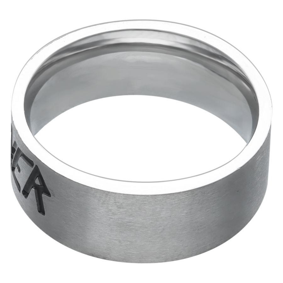 Silberner Slayer Logo Ring aus Chirurgenstahl Silberner Ring mit Slayer Logo auf weißem Hintergrund, aus poliertem Chirurgenstahl