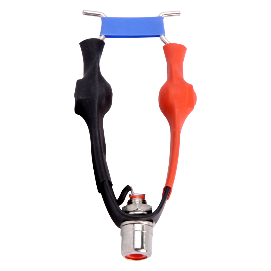RCA Adapter in Rot und Schwarz RCA Adapter mit roten und schwarzen Kabeln auf weißem Hintergrund
