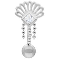 Crystal Peacock Micro Bananabell in Silber Silbernes Micro Bananabell mit Kristall und Pfauenmuster auf weißem Hintergrund