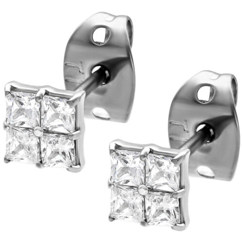 Silberne Ohrstecker mit quadratischen Kristallen auf weißem Hintergrund
