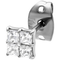 Silberfarbene Kristall-Ohrstecker im Quadratdesign Silberfarbene Ohrstecker mit quadratischen Kristallen auf weißem Hintergrund