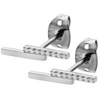 Silberne Ohrstecker mit Kristallbalken Silberne Ohrstecker mit horizontalem Kristallbalken auf weißem Hintergrund