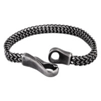 Mattschwarzes Lace-Armband aus Chirurgenstahl Mattschwarzes Armband mit Lace-Muster aus Chirurgenstahl auf weißem Hintergrund
