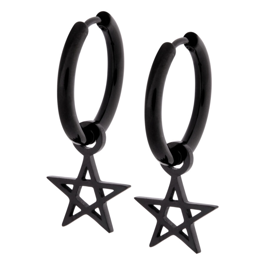 Zwei schwarze Edelstahl-Ohrringe mit Pentagramm-Anhänger auf weißem Hintergrund