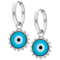 Zwei silberne Ohrringe mit blauem Nazar-Augen-Motiv auf weißem Hintergrund