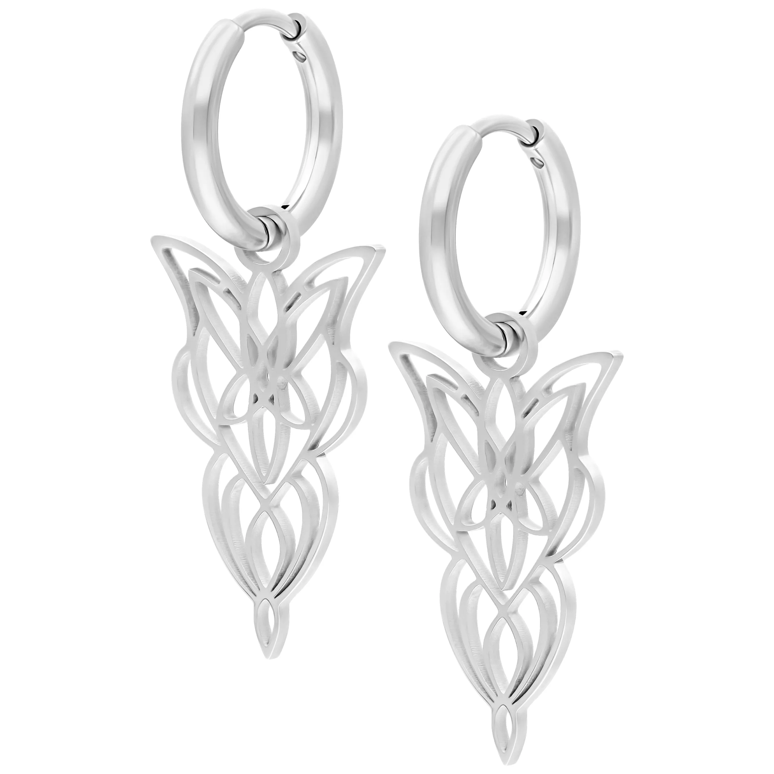 Silberne Little Elves Creolen aus Chirurgenstahl Paar silberne Creolen mit filigranem Elfen-Design auf weißem Hintergrund