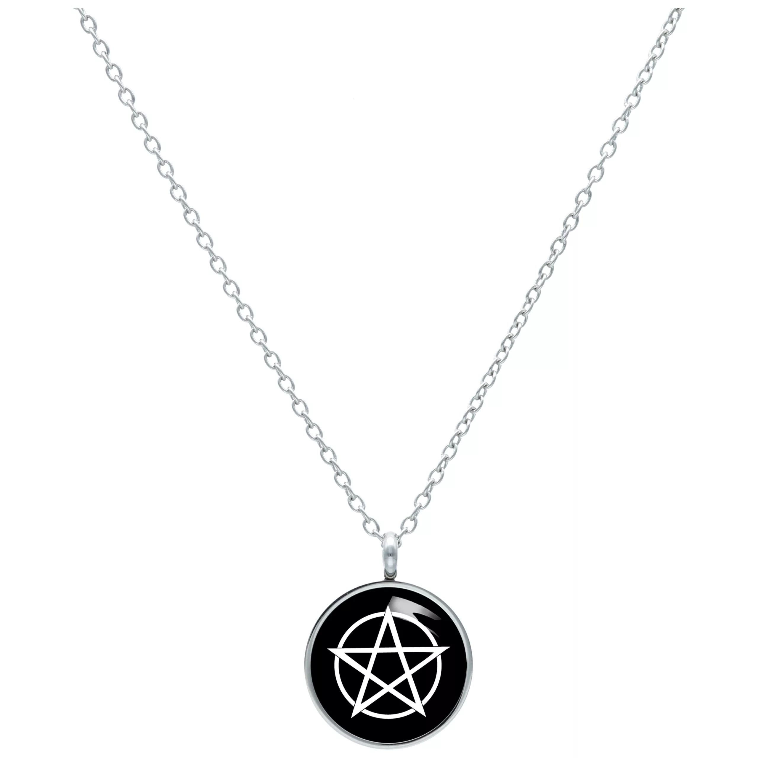 Pentagram Kette aus Chirurgenstahl 60 cm Silberne Kette mit schwarzem Pentagramm-Anhänger auf weißem Hintergrund