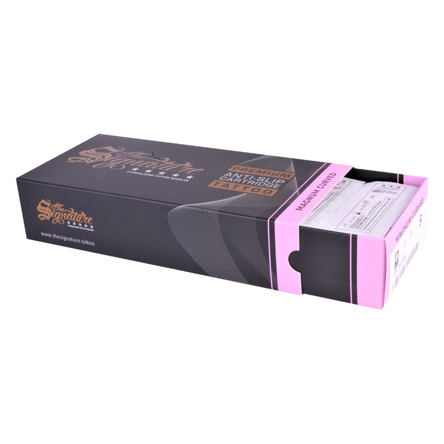 Magnum Curved Cartridges in schwarzer Box Schwarze Box mit Magnum Curved Cartridges auf weißem Hintergrund