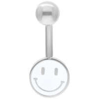 Silbernes Smiley Bauchnabelpiercing aus Stahl Silbernes Bauchnabelpiercing mit weißem Smiley-Anhänger auf weißem Hintergrund