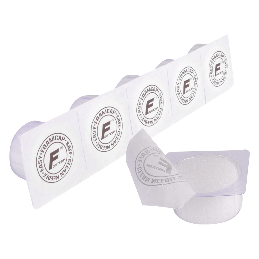 Weiße Foam Caps für Tattoo Zubehör Weiße Foam Caps von Wildcat, nebeneinander auf weißem Hintergrund