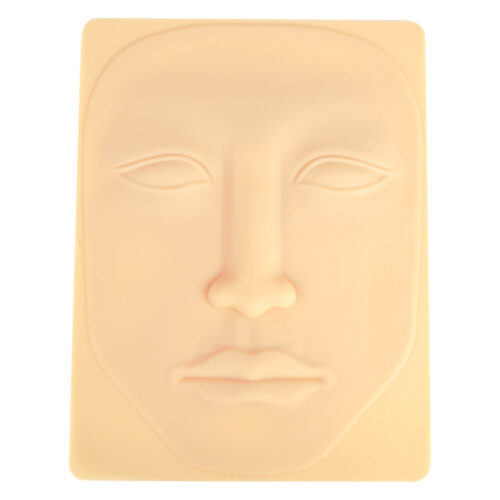 Beige Silikon-Tattoo-Haut in Gesichtform auf hellem Hintergrund