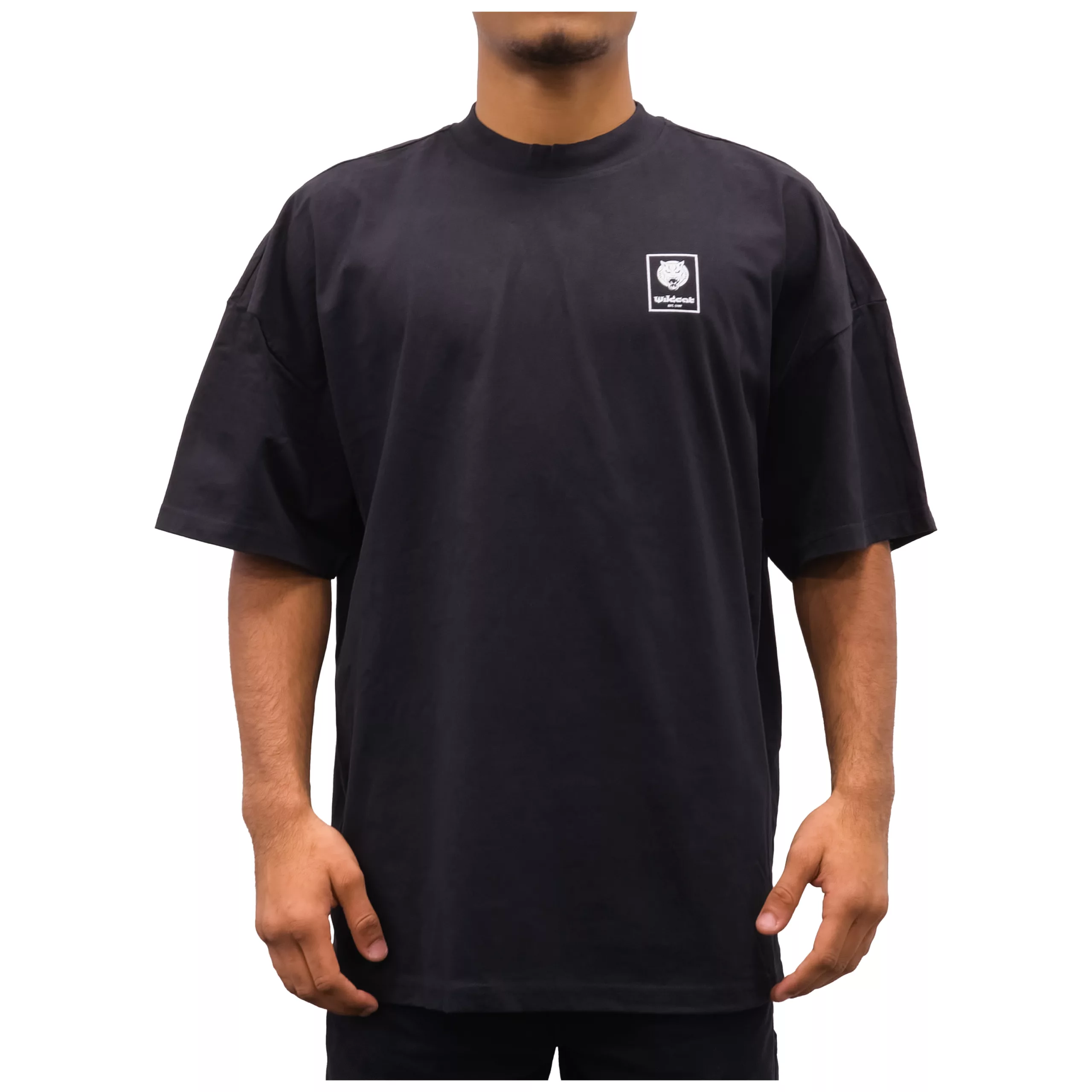 Schwarzes Oversized Mock Neck T-Shirt Schwarzes unisex Oversized T-Shirt mit Mock Neck, Baumwolle, Person trägt Größe L