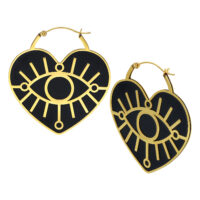 Goldene Soulmate Hoops Ohrringe mit Herzdesign Zwei goldene Ohrringe in Herzform mit schwarzem Augenmotiv auf weißem Hintergrund