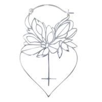 Silberne Ohrhänger in Blumenform aus Chirurgenstahl auf weißem Hintergrund