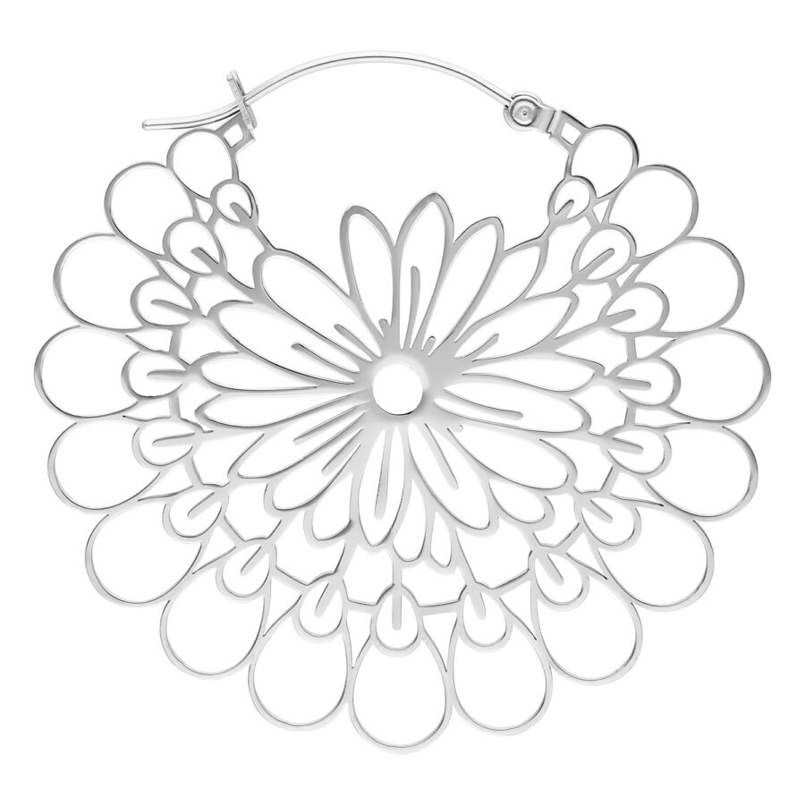 Silberne Daisy Hoops Ohrringe mit Klappverschluss auf weißem Hintergrund