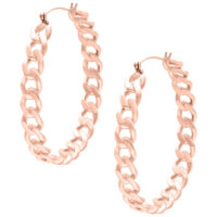 Zwei glänzende Curbchain Hoops aus Roségold auf weißem Hintergrund