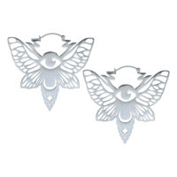 Paar silberne Moth Hoops Ohrringe aus Edelstahl auf weißem Hintergrund