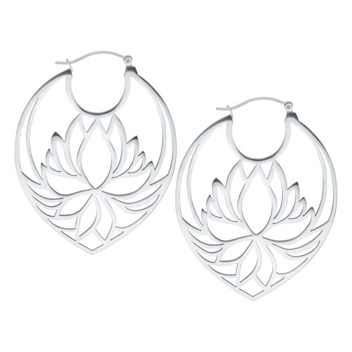 Silberfarbene Lotus Hoops aus Edelstahl mit Klappverschluss auf weißem Hintergrund