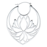 Silberne Lotus Hoops Ohrringe aus Edelstahl auf weißem Hintergrund