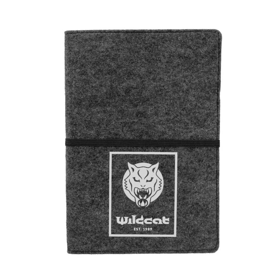 Graues Notizbuch aus Filz mit Wildcat Logo und elastischem Band