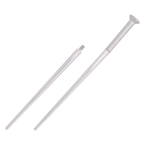 Silberner Titan Einführungsstift für Piercings auf weißem Hintergrund