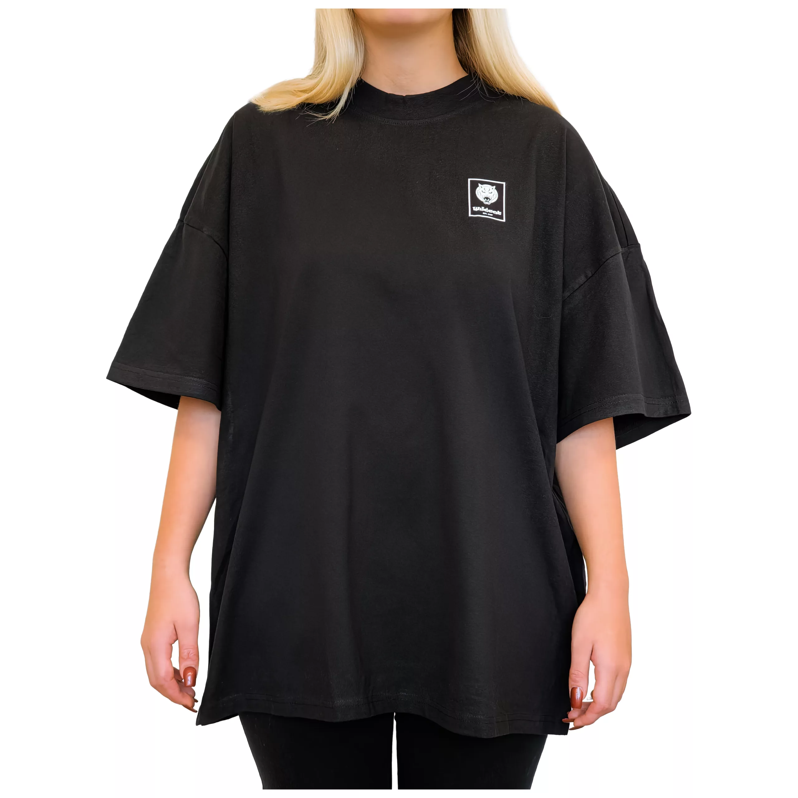 Oversized Mock Neck T-Shirt in Schwarz Schwarzes Oversized Mock Neck T-Shirt aus Baumwolle auf weißem Hintergrund