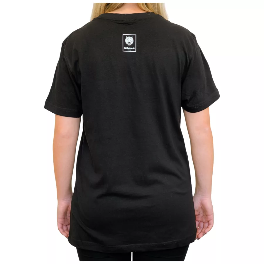 Schwarzes T-Shirt von Wildcat mit Logoprint auf dem Rücken, auf weißem Hintergrund