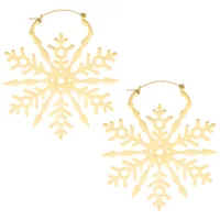 Goldene Schneeflocken-Ohrringe aus Chirurgenstahl Zwei goldene Ohrringe in Form von Schneeflocken auf weißem Hintergrund
