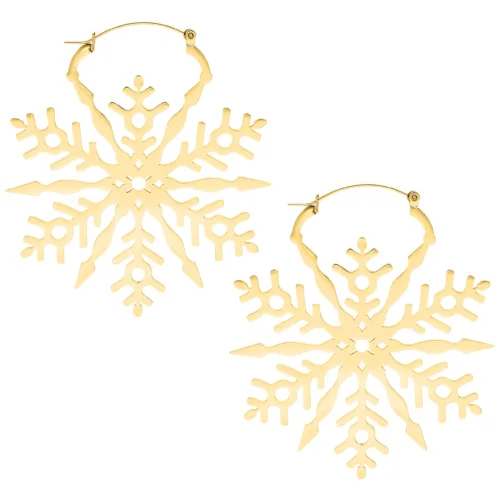 Zwei goldene Ohrringe in Form von Schneeflocken auf weißem Hintergrund