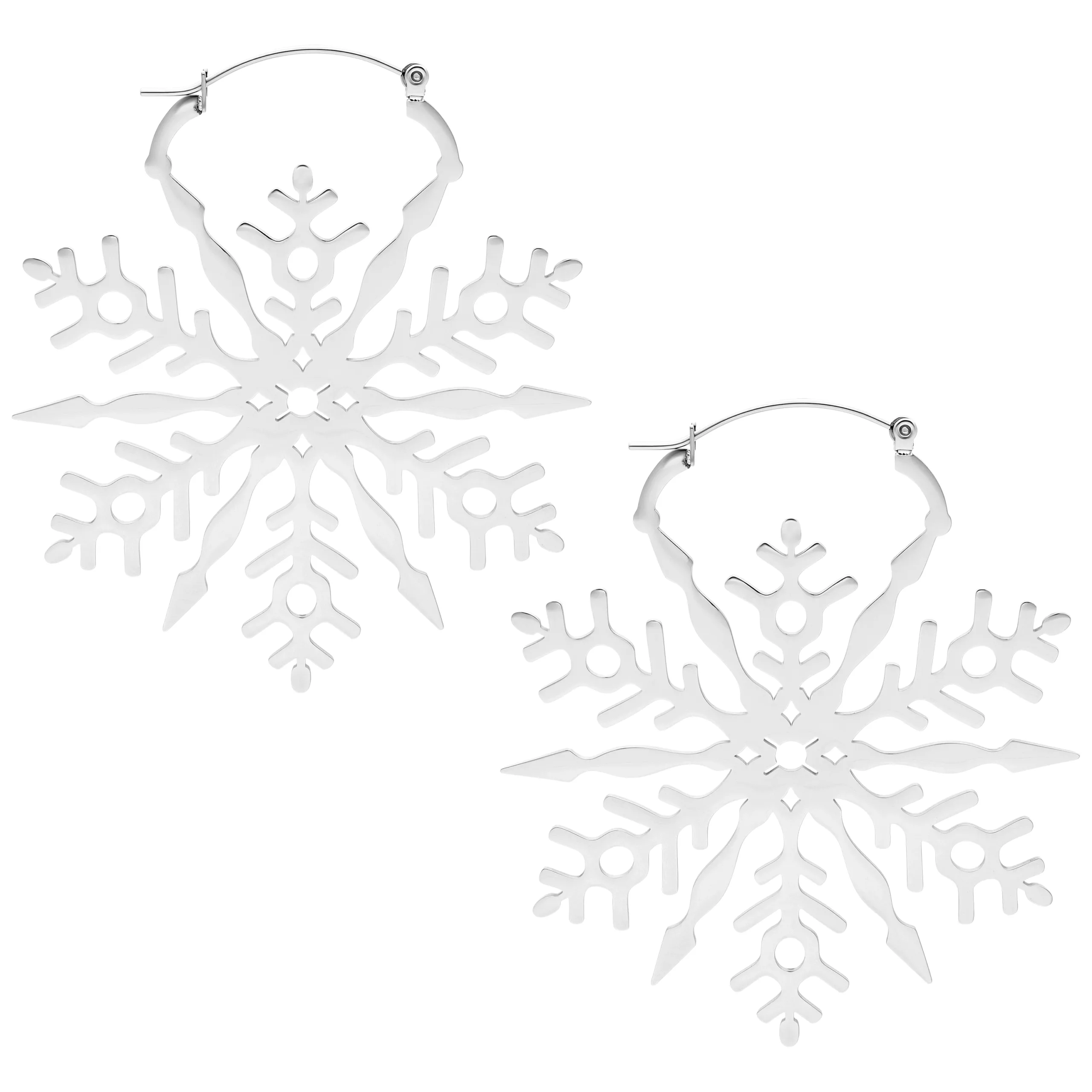 Schneeflocken Creolen aus Chirurgenstahl Zwei silberne Schneeflocken Creolen auf weißem Hintergrund