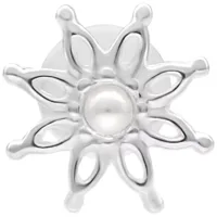 Silbernes Labret mit blumenförmigem Design und Perlendetail auf weißem Hintergrund