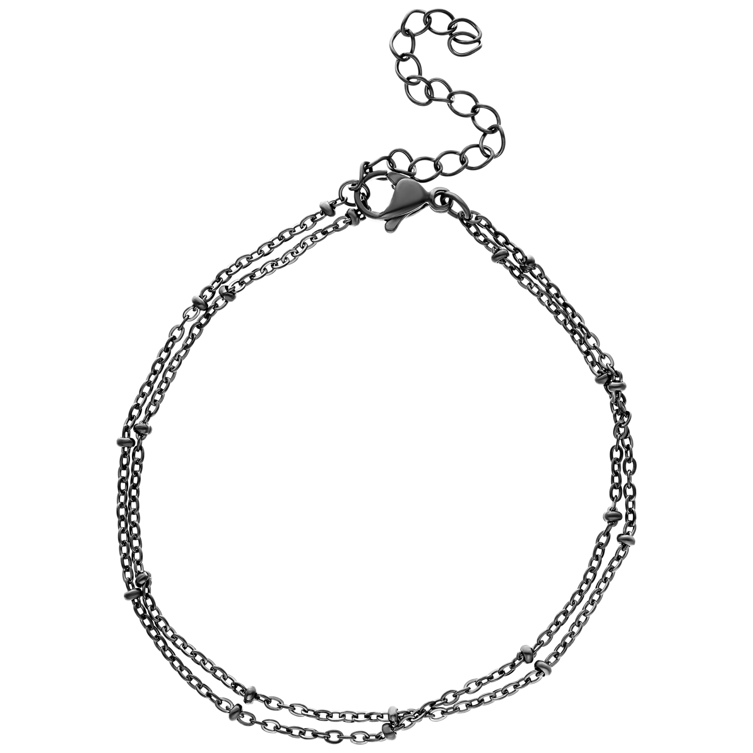 Doppelarmband mit schwarzen Perlen Schwarzes Doppelarmband aus Chirurgenstahl mit Perlen auf weißem Hintergrund
