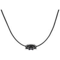 Schwarze Lederkette mit 5FDP Charm aus schwarzem Chirurgenstahl auf weißem Hintergrund