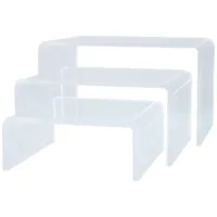 Drei schwarze Acryl-Displays in verschiedenen Größen auf weißem Hintergrund