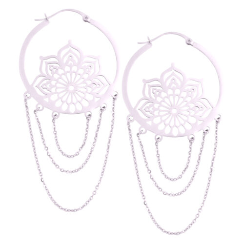 Silberne La Fleur Hoops aus Chirurgenstahl 316L mit Kettenanhänger auf weißem Hintergrund