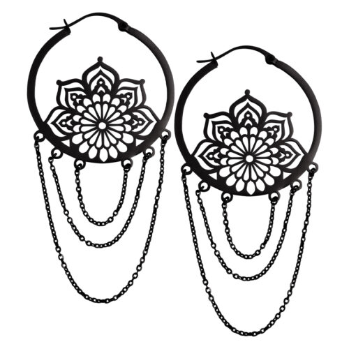Schwarze Ohrringe mit floralen Mustern und Kettenanhängern auf weißem Hintergrund