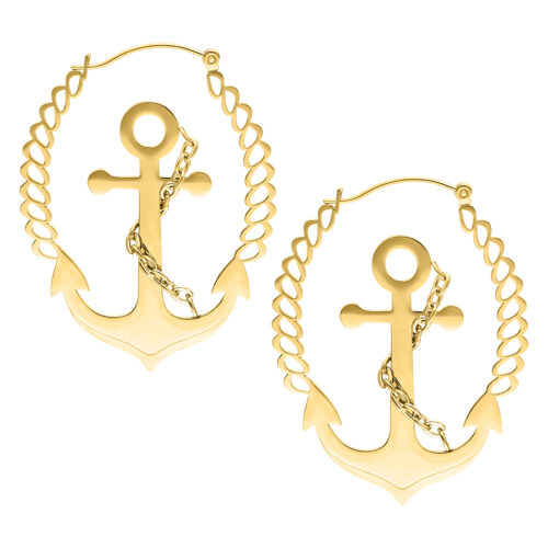 Zwei goldene Anchor Ohrringe aus Chirurgenstahl auf weißem Hintergrund