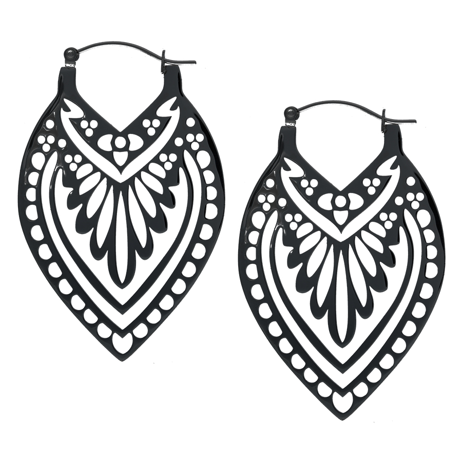 Schwarze Creek Hoops Ohrringe aus Chirurgenstahl mit filigranem Design auf weißem Hintergrund