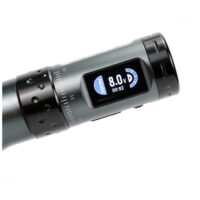 Ava Wireless Pen Machine Grau mit Display Graue drahtlose Tattoo-Pen-Maschine mit digitalem Display auf weißem Hintergrund