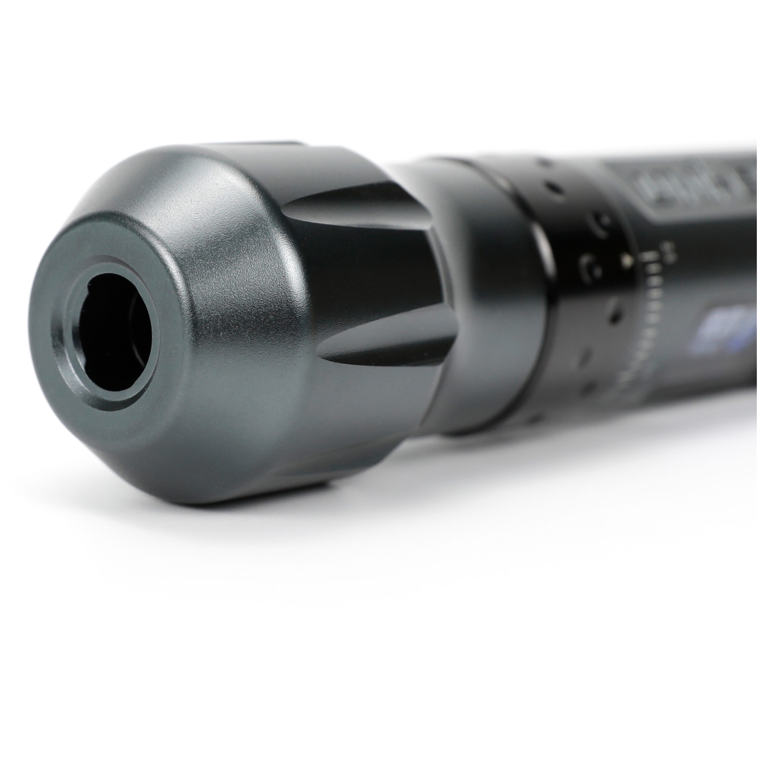 Ava Wireless Pen Maschine Grau 38 mm Griff Graue kabellose Tattoomaschine mit 38 mm Griff auf weißem Hintergrund