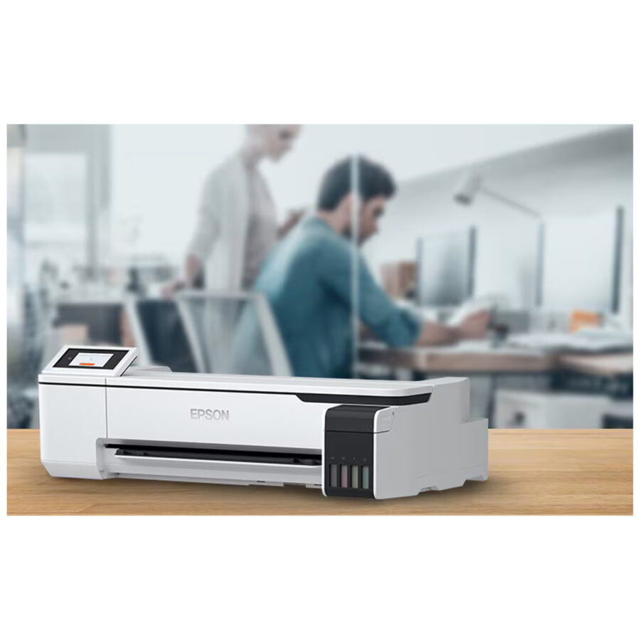 Weißer Epson Großformatdrucker SC-T3100x auf Holzschreibtisch im Büro