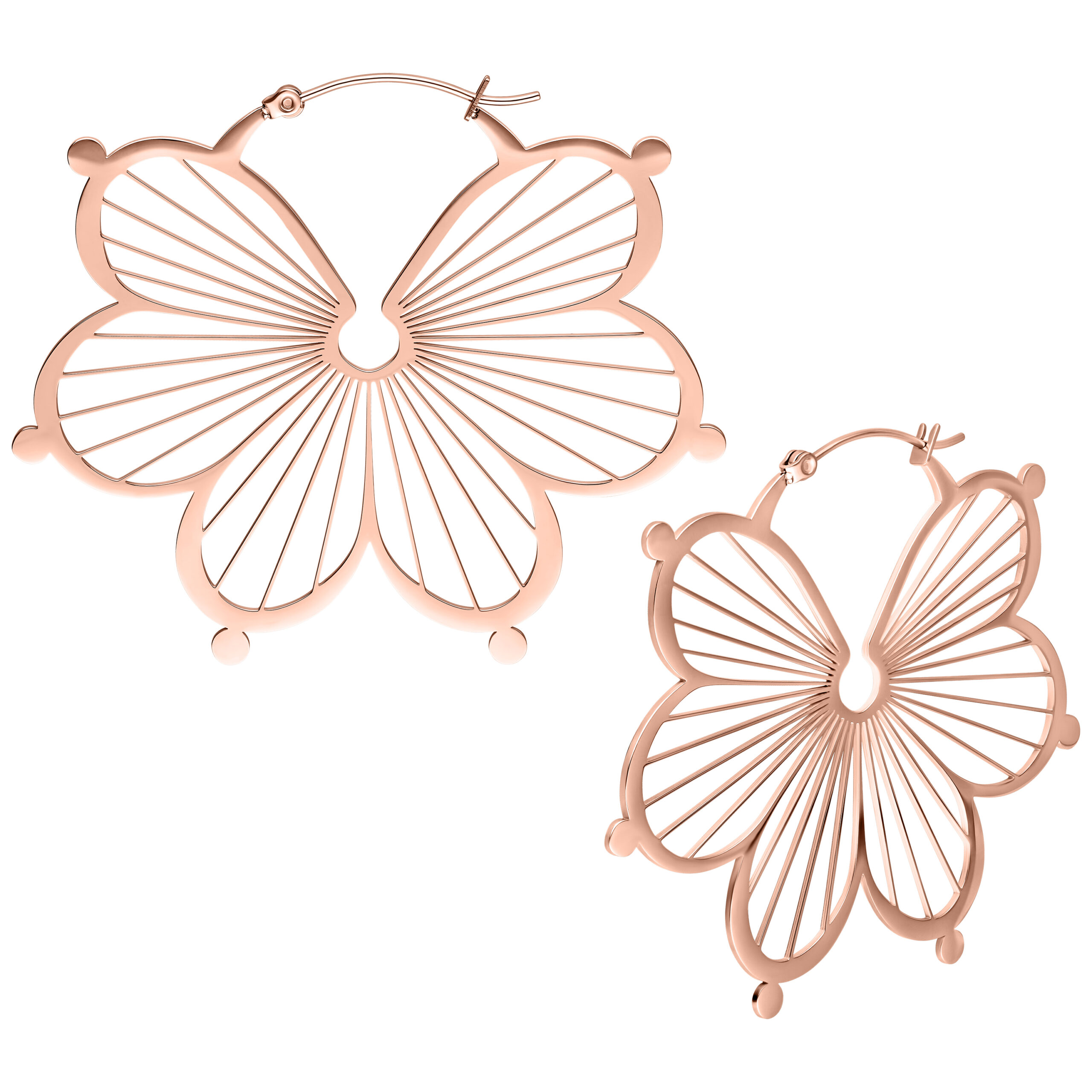Zwei roségoldene Flower Hoops Ohrringe auf weißem Hintergrund