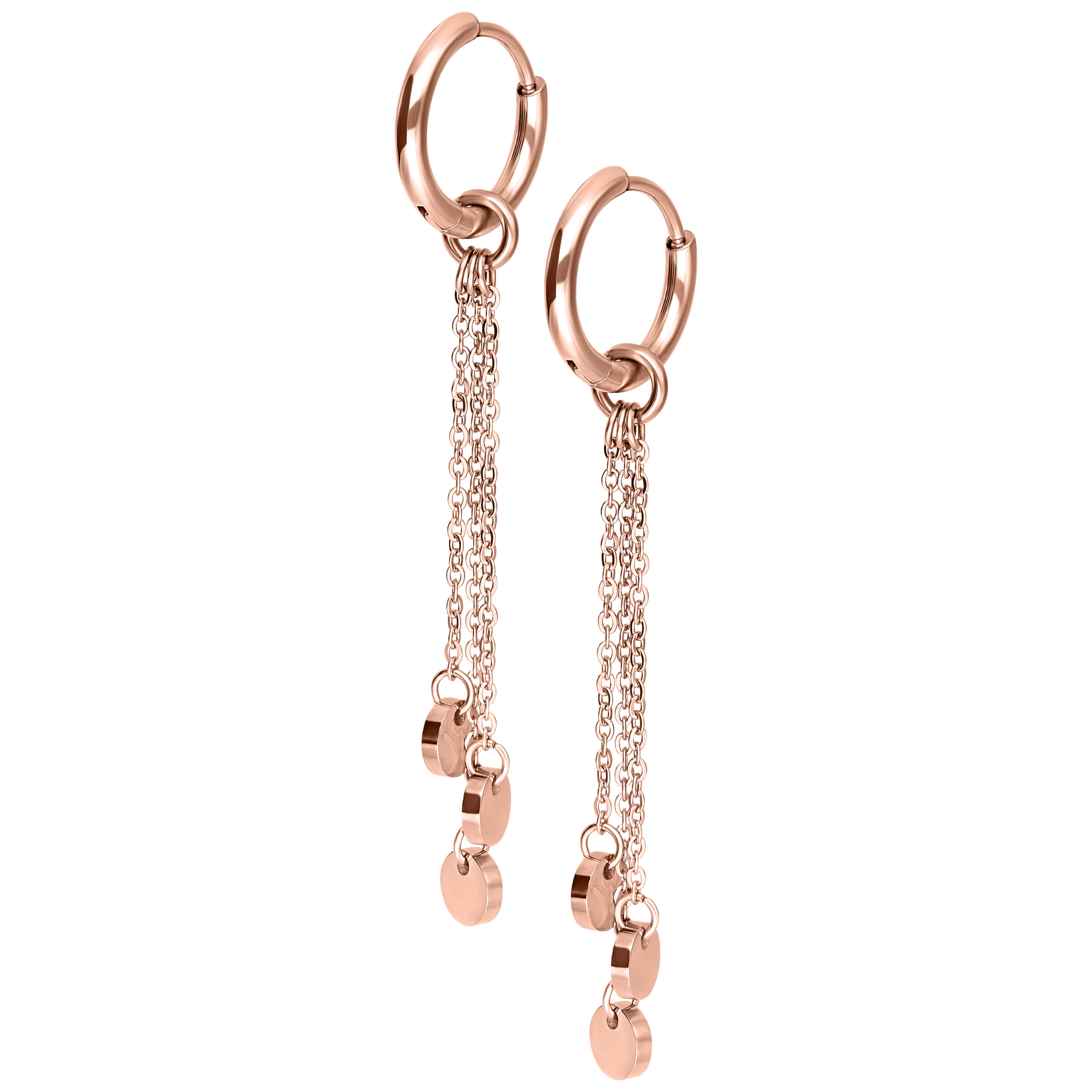Paar roségoldene Ohrringe mit Kettendetails auf weißem Hintergrund