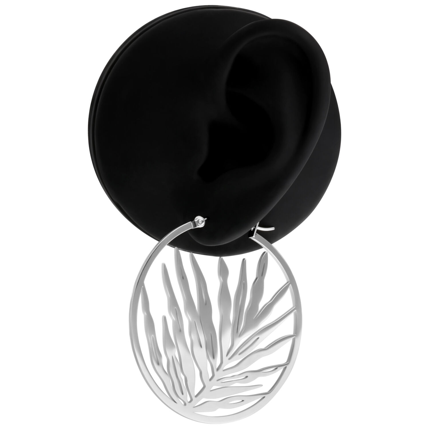 Noble Leaf Hoops in Silber, Chirurgenstahl Silberne Ohrringe mit Blattdesign auf schwarzem Ohrmodell