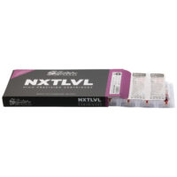 The Signature® Magnum Cartridges 10er Box Schwarze und lila Verpackung mit Tattoo-Nadeln auf weißem Hintergrund