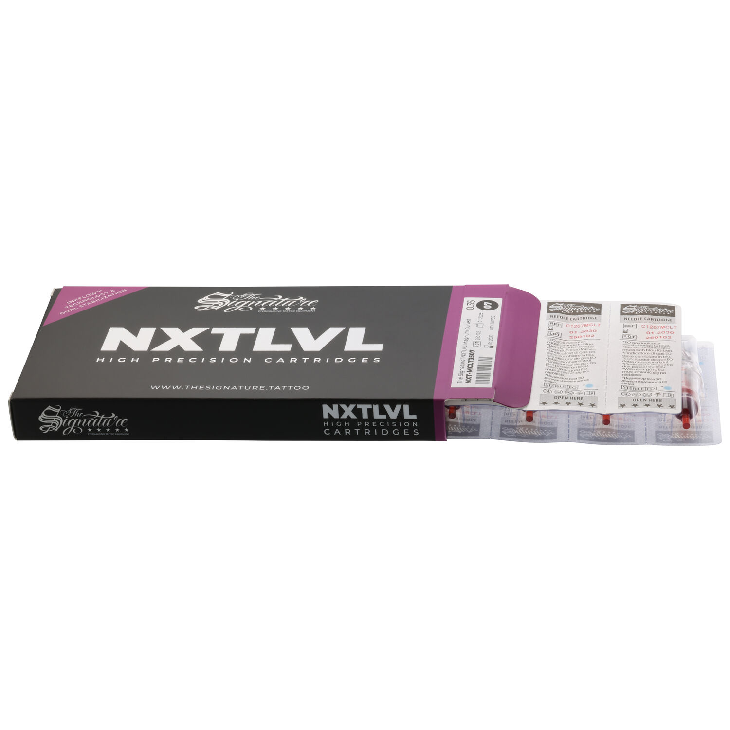 The Signature® Magnum Cartridges 10er Box Schwarze und lila Verpackung mit Tattoo-Nadeln auf weißem Hintergrund