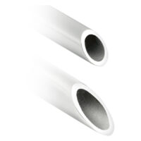 Receiving Tube aus Chirurgenstahl Zwei Receiving Tubes aus glänzendem Chirurgenstahl auf weißem Hintergrund